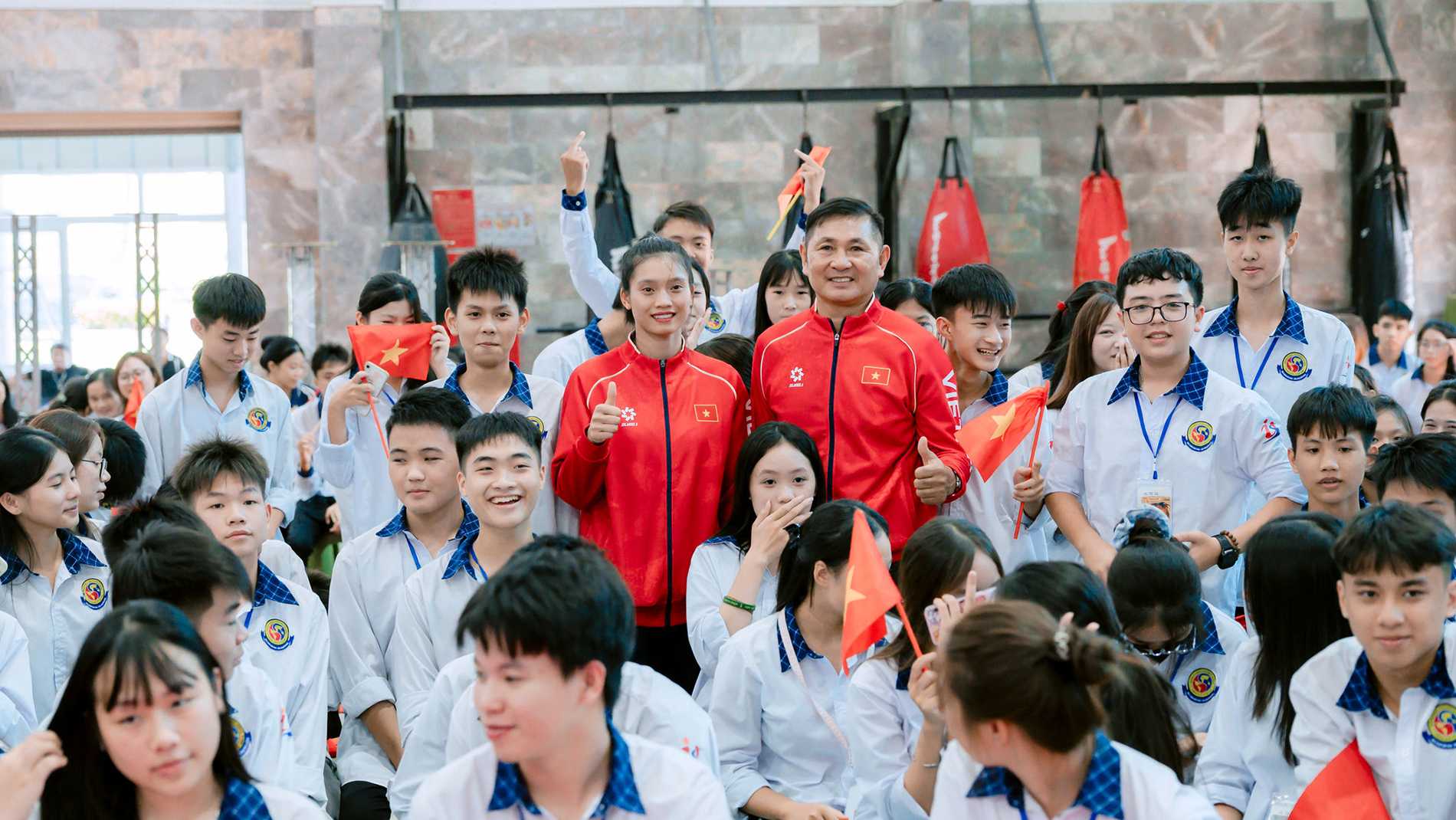 Á quân ASIAD 20 Nguyễn Thị Tâm “truyền lửa” cho học sinh IVS

